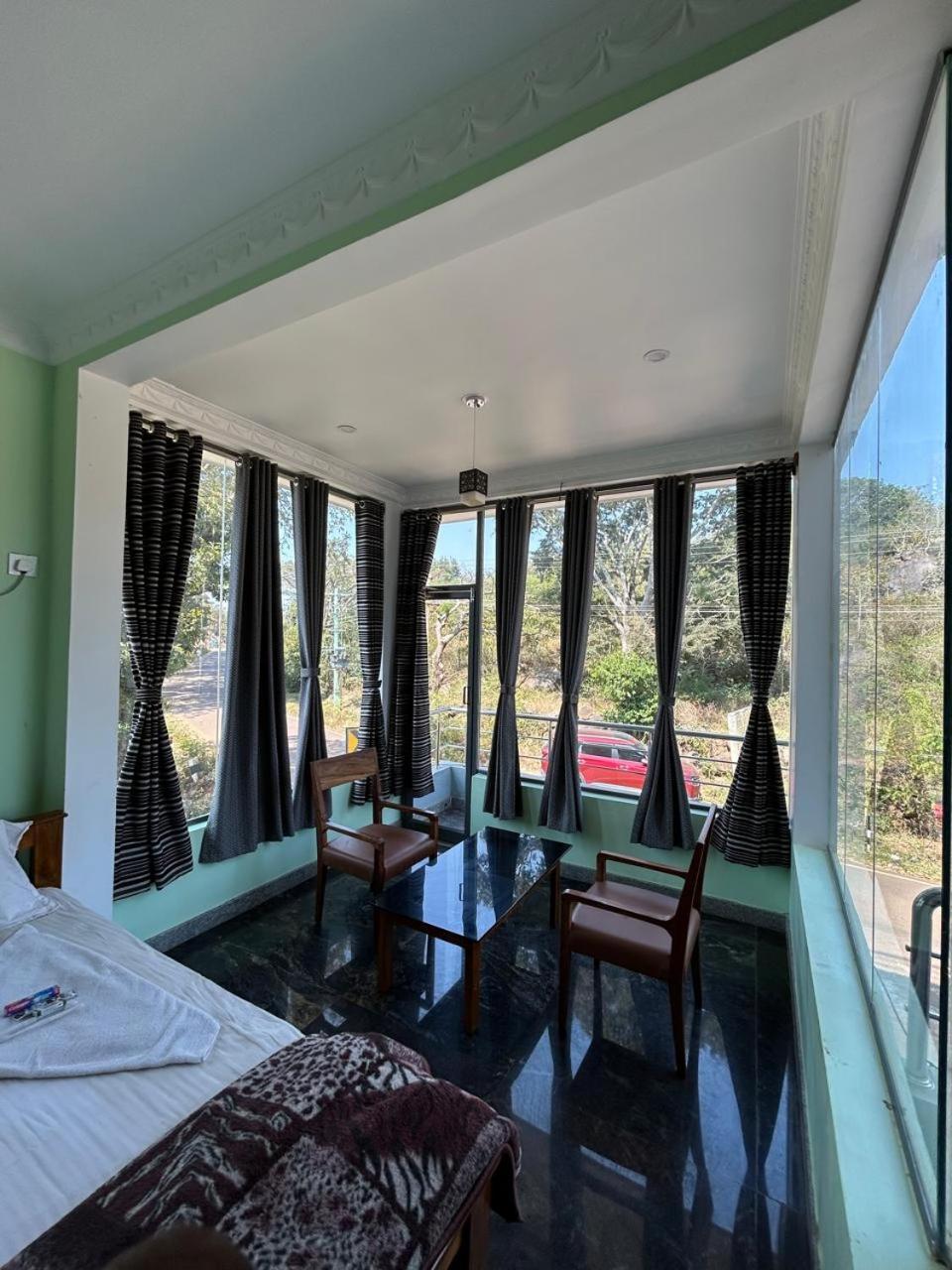 Yelagiri Goldhill Resort Zewnętrze zdjęcie